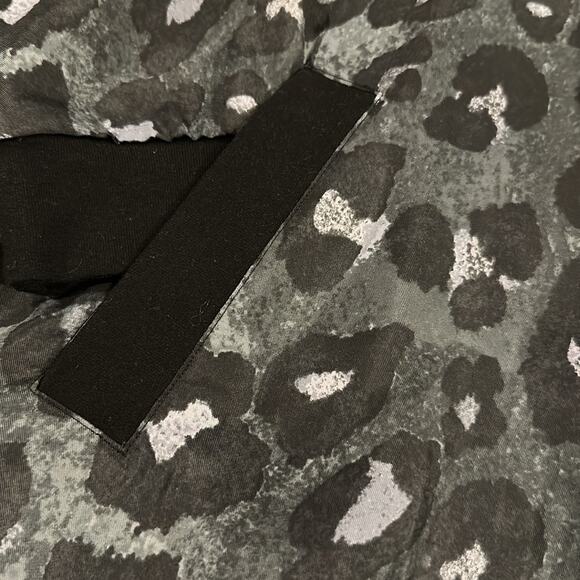 Victoria’s Secret lightweight jacket size medium NWOT - Picture 2 of 4